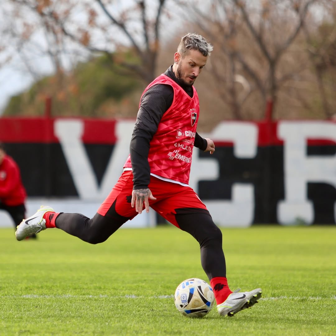 Pipa Benedetto sufrió una lesión en un aductor. Iba a ser titular el viernes contra Central Córdoba de Santiago del Estero. Se perderá los primeros seis partidos oficiales de NOB (incluido el de Copa Argentina) y está en duda para el clásico.