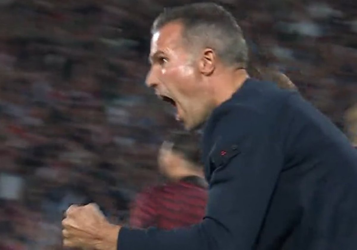 Feyenoord Teknik Direktörü Van Persie'nin gol sevinci.