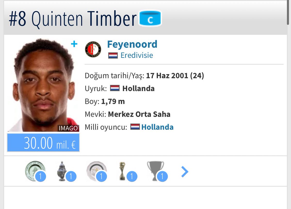 Sahada olan 11 fenerli ile top niyetine oynuyor. Muazzam.