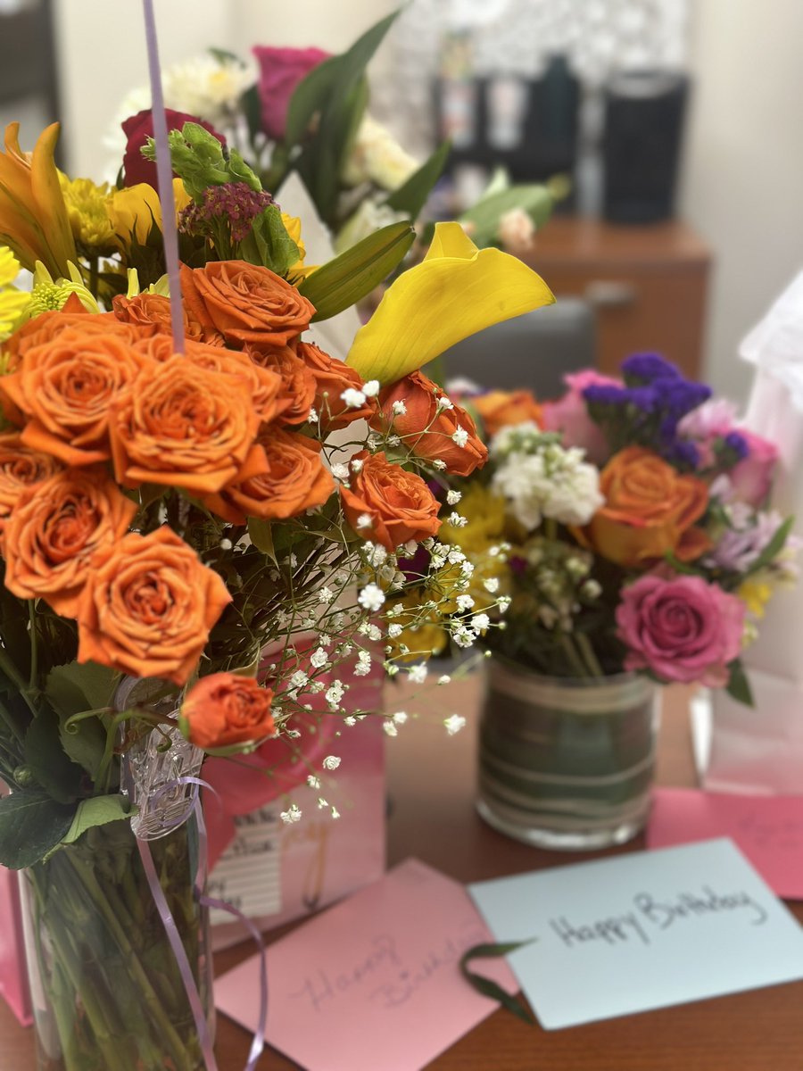 CarawayES_AISD's tweet image. Happy Birthday wishes to Principal White! 🌺 “Happy Birthday to you” 🎶 #AldineStory @AldineISD @CarawayOffice1 #AccelerateLearning