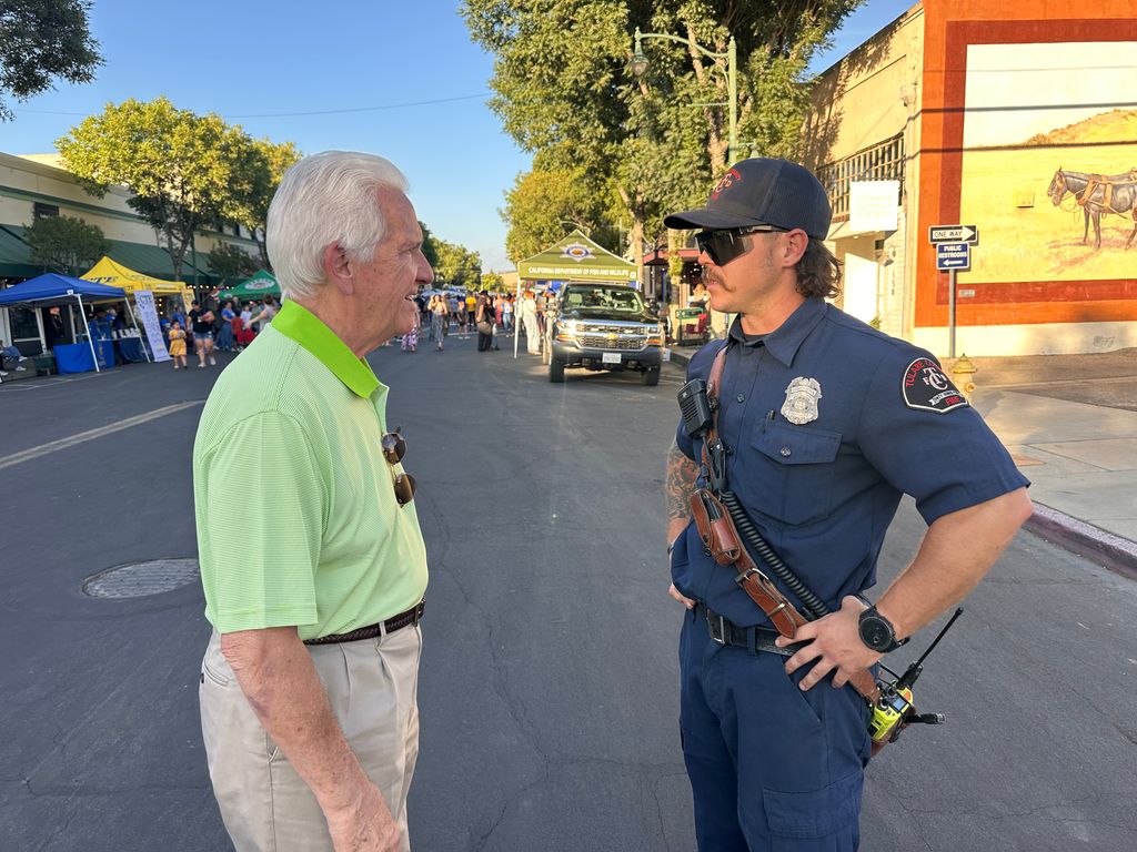 RepJimCosta's tweet image. Had a great time at #NationalNightOut in Downtown Exeter last night! Always a pleasure connecting with families, first responders, and community leaders working together to keep our neighborhoods safe. #ExeterCA #CommunityStrong