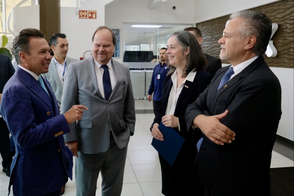 Pablo Lemus Navarro (@pablolemusn) on Twitter photo Fortalecemos los lazos de hermanamiento con compañías estadounidenses, gracias al diálogo, la participación proactiva del Gobierno y la <a href="/AmChamMexico/">American Chamber/Mexico</a>, con quienes nos reunimos para dialogar sobre las políticas públicas, acciones educativas y de seguridad que hacen de Jalisco un Fortalecemos los lazos de hermanamiento con compañías estadounidenses, gracias al diálogo, la participación proactiva del Gobierno y la <a href="/AmChamMexico/">American Chamber/Mexico</a>, con quienes nos reunimos para dialogar sobre las políticas públicas, acciones educativas y de seguridad que hacen de Jalisco un