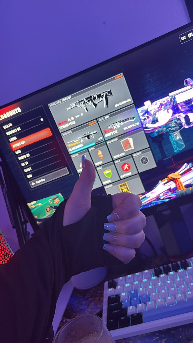 New nails and new classes! Come stop by! 

Twitch.tv/FadeddRose 

tiktok.com/@fadeddrose?_t…