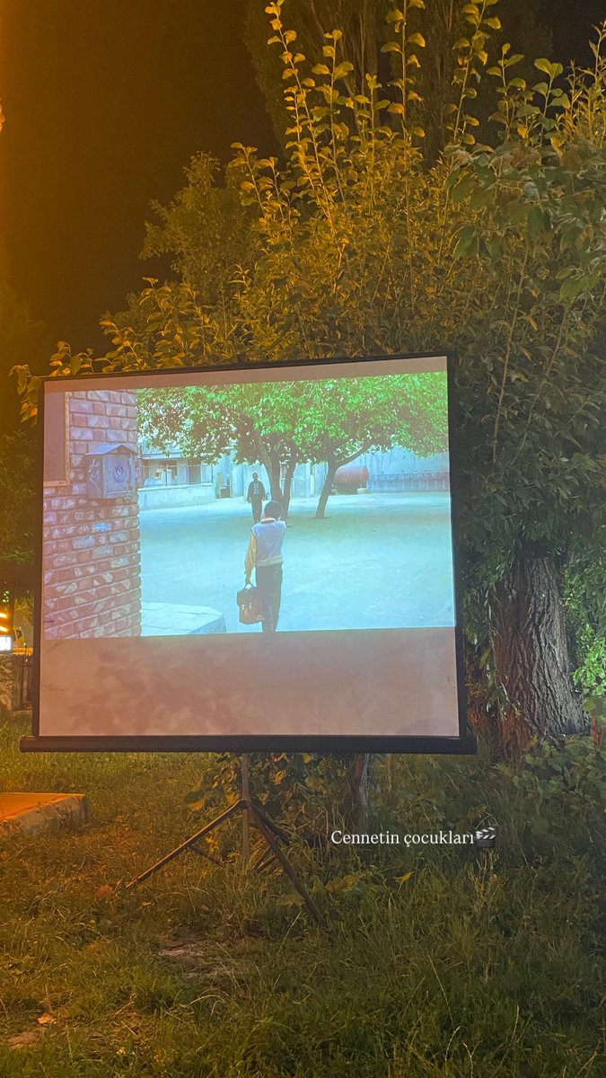 yaz geceleri, açık hava sineması, çay 
Hatırlanmaya değer anılara eklendi✨