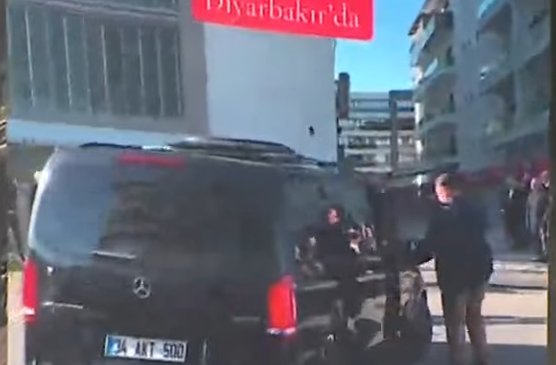 🔴 Bu diploma yaygarası ile neyi perdeledikleri ortaya çıktı.

İBB soruşturmasında itirafçı olan Aziz İhsan Aktaş Özgür Özel'e araç mı tahsis etmiş?🤦

Özgür Özel'in makam arabası olarak kullandığı 34 AKT 500 plakalı aracın, suç örgütü lideri ve itirafçı olan Aziz İhsan Aktaş'a