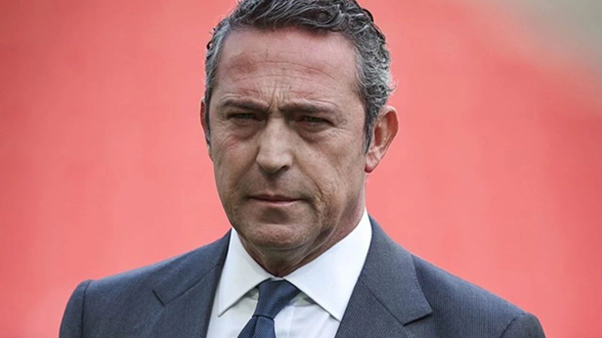 Elemelere yine kanat ve orta saha yetiştiremedi.   

8 yıl oldu hala akıllanamadı.

Sana bu Eylül’de oy verecek olan en büyük FENERBAHÇE DÜŞMANIDIR !