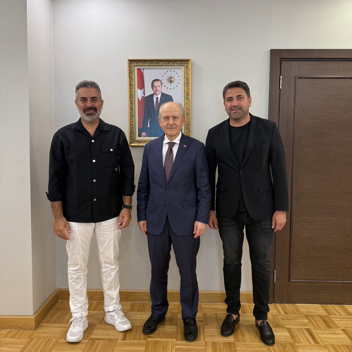 Berzan Toprak (@berzantoprak) on Twitter photo Değerli sanatçı dostum Turgay Başyayla ile birlikte partimizin hafızalarından, kıymetli büyüğümüz Çevre ve Şehircilik Bakan Yardımcımız Sn. Hasan Suver’i makamında ziyaret ettik…İlgi ve alakaları için minnettarız..
<a href="/hasansuvertr/">Hasan Suver</a> Değerli sanatçı dostum Turgay Başyayla ile birlikte partimizin hafızalarından, kıymetli büyüğümüz Çevre ve Şehircilik Bakan Yardımcımız Sn. Hasan Suver’i makamında ziyaret ettik…İlgi ve alakaları için minnettarız..
<a href="/hasansuvertr/">Hasan Suver</a>