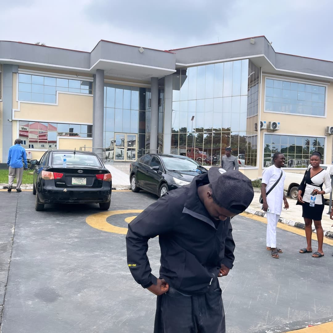 Long time here🌚
The Welfarist says Hi  👋 
"Welfare is all about putting a smile on someone's face."❤️
#LetStayHappy ❤️
#Welfarism 
#OAUTwitter