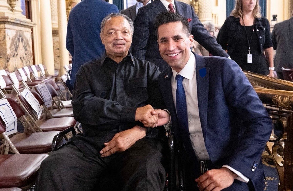 60 years ago today, the Voting Rights Act became law — thanks to leaders like Dr. King, John Lewis, Fannie Lou Hamer, Jesse Jackson l, and thousands who stood up for justice. It shows the power we have when we fight together.

#WeShallOvercome