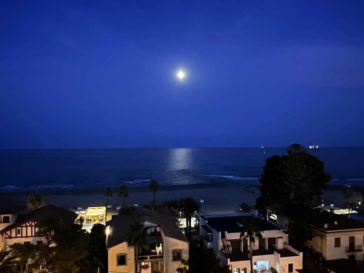 A quiet, peaceful night—vacation time!