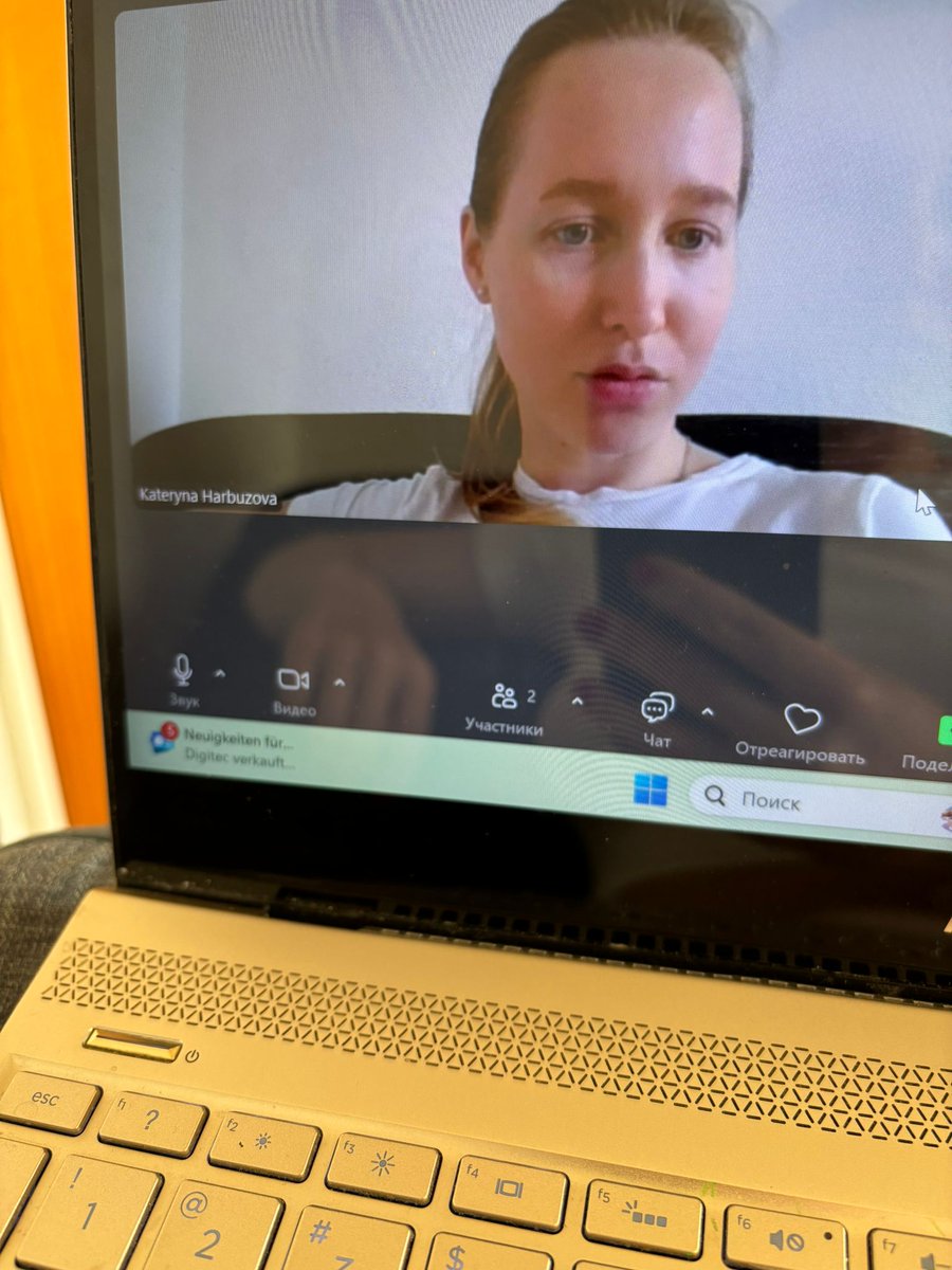 It's lesson time. Would you like to be my student? 👩‍🏫