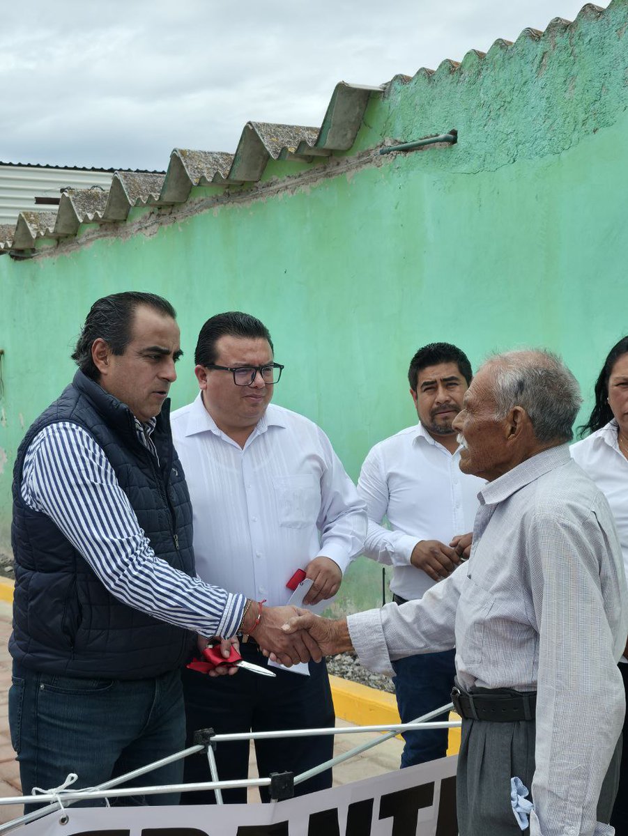 🚧✅ Hoy entregamos la pavimentación de dos calles en el municipio de #Tlanepantla, una obra que mejora la movilidad, la seguridad y la calidad de vida de todas y todos los vecinos.

Seguimos trabajando con compromiso y resultados, atendiendo las verdaderas necesidades de nuestra