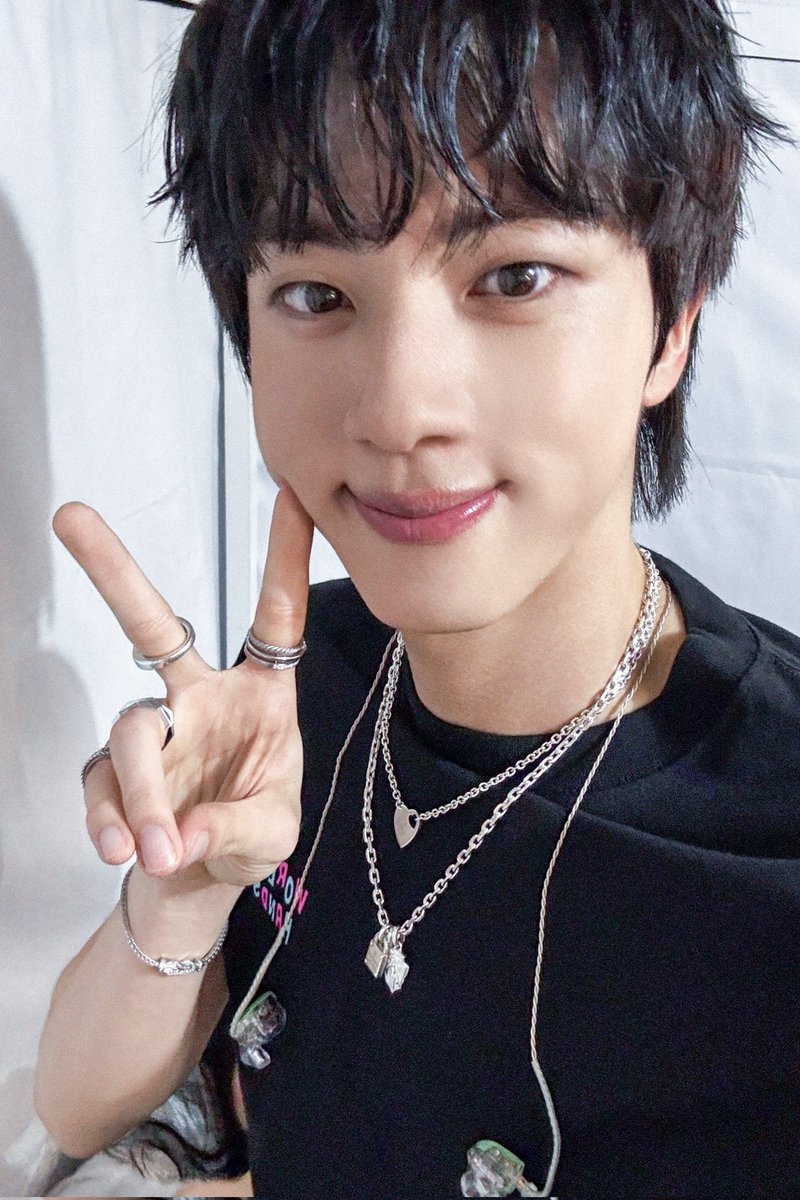 2025.8.7 오방
오늘의석진 셀카 포카사이즈 보정 공유.

사용시 마음❤️ &amp;  rt

#석진 #JIN 
#아이스모찌_공유