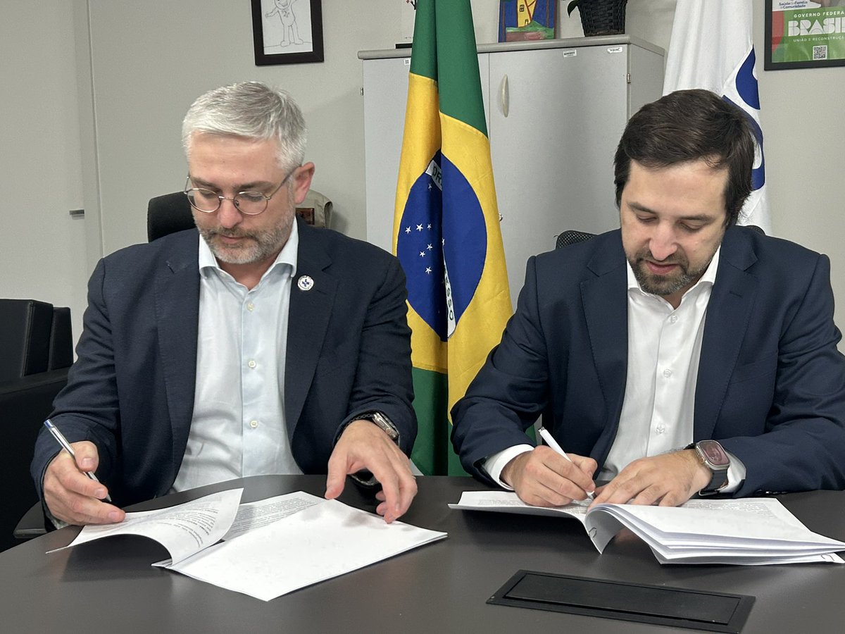 🇧🇷 | Seguimos trabajando para fortalecer cada aspecto de la salud bonaerense: Convenio de cooperación entre @baprovincia y #Brasil

💬Hoy junto a <a href="/Adriano_Massuda/">Adriano Massuda</a> viceministro de  <a href="/minsaude/">Ministério da Saúde 🩵</a> concretamos un acuerdo, cuyas gestiones las iniciamos con <a href="/felipeproenco/">Felipe Proenço</a> en nuestros