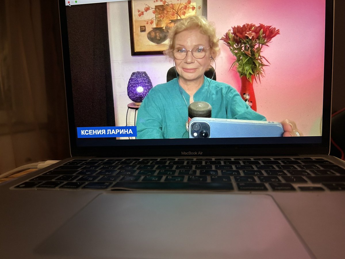 Хочу сказать. К оскорблениям, матерным ругательствам, и прочим помойным извержениям я давно привыкла. Я на Эхе работала тридцать лет и три года и научилась от этих говнометов защищаться.
Но, товарищи. Есть же какие-то вещи)
Да, я женщина зрелого возраста, проще говоря «бабка