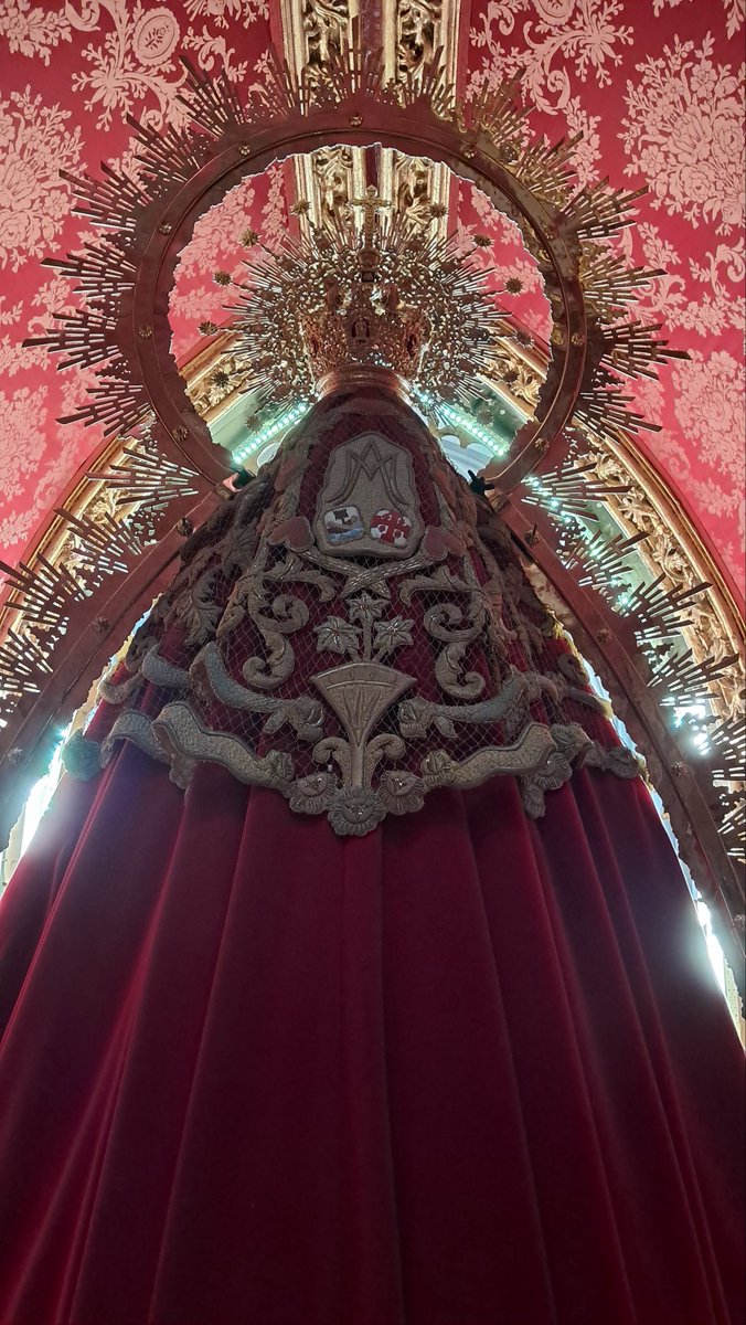 AlmaSevillana68's tweet photo. En el Camarín de la Virgen de Regla.
#Chipiona
@ChipionaCofrade https://t.co/SjtvZZ3arG