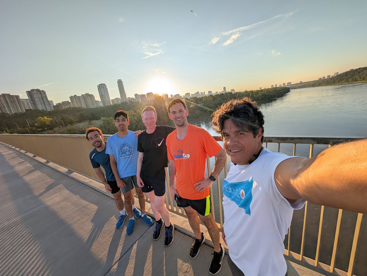 pcastr's tweet image. Second #runconference today went well, join us tomorrow same place (Garneau Lamp), same time (6:30am)!