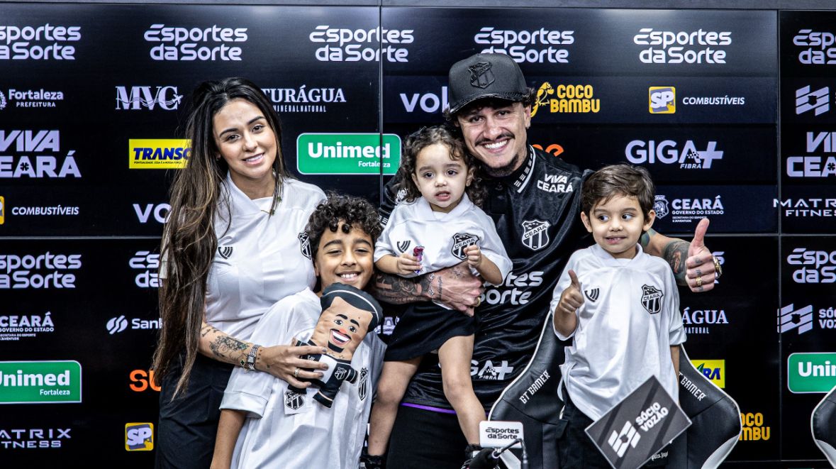 Uma família que tem um Kallsinho é sempre uma família mais feliz 🥰. Nós desejamos ao <a href="/CearaSC/">Ceará Sporting Club</a> e ao atleta Vina, todo sucesso nesse novo tempo no vozão 🙏👊.