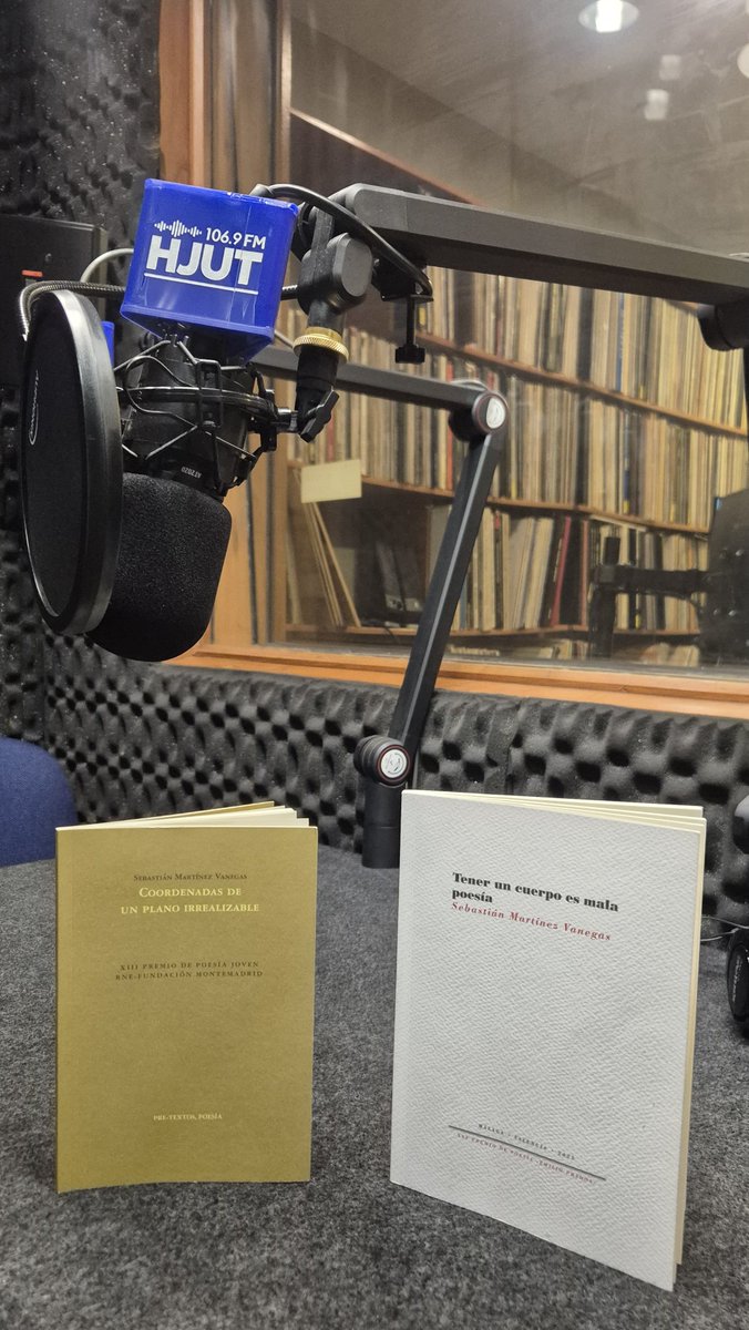 Siglo | las formas del pensamiento (@somossiglo) on Twitter photo 📝Sebastián es el autor de “Coordenadas de un plano irrealizable” y “Tener un cuerpo es mala poesía”, dos libros publicados por <a href="/PreTextosLibros/">Pre-Textos</a> con los que ganó el XIII Premio de poesía joven de la Fundación Montemadrid y el XXV Premio de poesía Emilio Prados. 📝Sebastián es el autor de “Coordenadas de un plano irrealizable” y “Tener un cuerpo es mala poesía”, dos libros publicados por <a href="/PreTextosLibros/">Pre-Textos</a> con los que ganó el XIII Premio de poesía joven de la Fundación Montemadrid y el XXV Premio de poesía Emilio Prados.