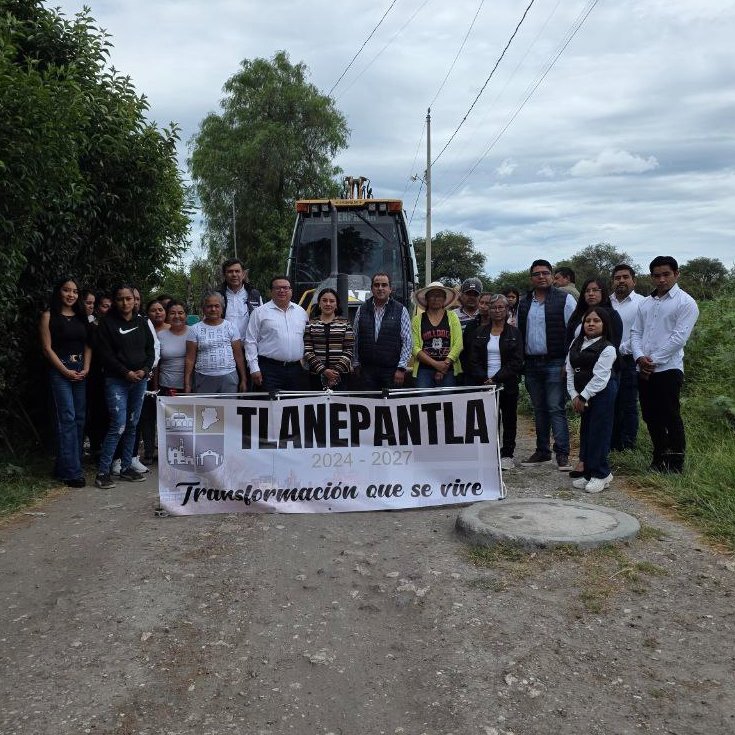 Seguimos con el maratón de obras...

Dimos el banderazo de arranque a la obra de pavimentación de la calle Privada Nacional, una acción más que beneficiará directamente a las familias del Distrito 13.

Este tipo de obras transforman realidades, mejoran la movilidad y refuerzan el
