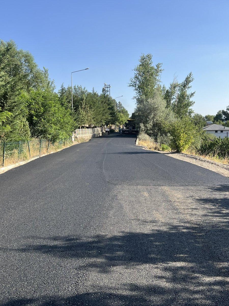 Hikmet Özüağ (@hikmetozuag) on Twitter photo Cumhuriyet Caddesi;
İlçemizde tüm caddelerimizde sıcak asfalt (BSK) çalışmalarımız devam ediyor.
Yollarımızın yapımında çok büyük emekleri olan,
Karayolları Elazığ 8. Bölge Müdürümüz
Sayın <a href="/Ysfgns234261/">Yusuf Güneş</a> ve kıymetli ekibine,
Bingöl Valimiz Sayın Dr. <a href="/ahusta07/">Dr. Ahmet Hamdi USTA</a>’ya, Cumhuriyet Caddesi;
İlçemizde tüm caddelerimizde sıcak asfalt (BSK) çalışmalarımız devam ediyor.
Yollarımızın yapımında çok büyük emekleri olan,
Karayolları Elazığ 8. Bölge Müdürümüz
Sayın <a href="/Ysfgns234261/">Yusuf Güneş</a> ve kıymetli ekibine,
Bingöl Valimiz Sayın Dr. <a href="/ahusta07/">Dr. Ahmet Hamdi USTA</a>’ya,