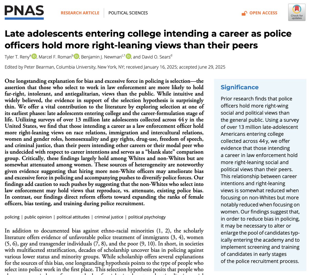 🚨NEW PAPER 🚨 Are police more right-wing and biased against marginalized groups than the general public? If so, why? My new article in <a href="/PNASNews/">PNASNews</a>  w/ Reny, Newman, and Sears provides some answers. 🧵1/n