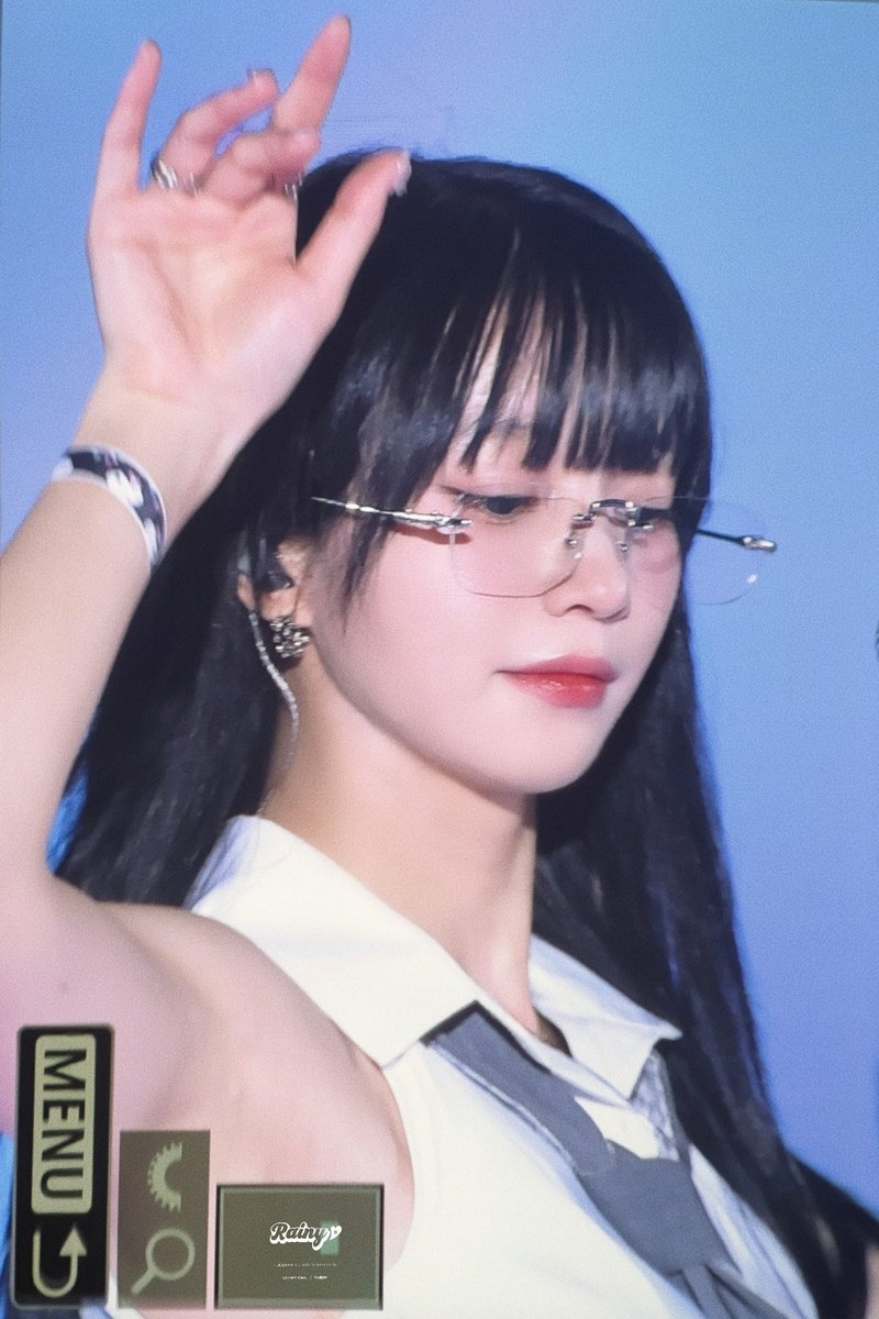 ohmygirlfan's tweet photo. this 5th gen it girl visual.... yall should really be stanning her https://t.co/FzCLCBQHRO
