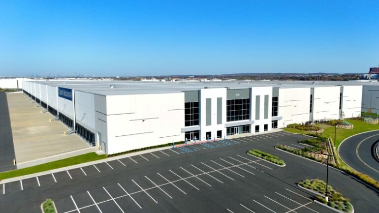 Crow Holdings, BroadRange ink 480,000 sq. ft. deal to lease up new Carteret logistics campus re-nj.com/crow-holdings-… via <a href="/NewsByRENJ/">Real Estate NJ</a>