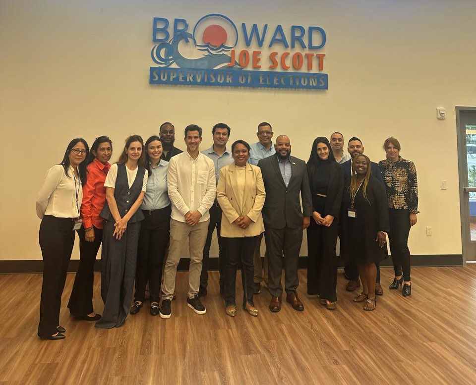 🇺🇸🗳️ El Supervisor de Elecciones del Condado de #Broward, Florida, recibió en sus oficinas a un grupo de participantes del Programa de Formación en Gestión Electoral Estratégica que organizan <a href="/TransparenciaAL/">Transparencia Electoral</a> y la <a href="/FIU/">FIU</a>