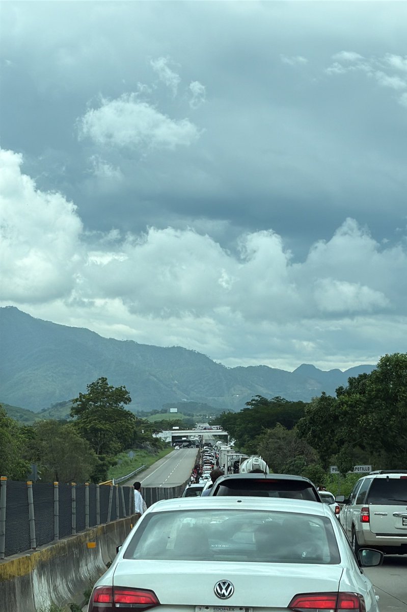 De nuevo #bloqueo en la #AutopistadelSol a 22 kms de la caseta Palo Blanco. <a href="/nmasforo/">N+ FORO</a>