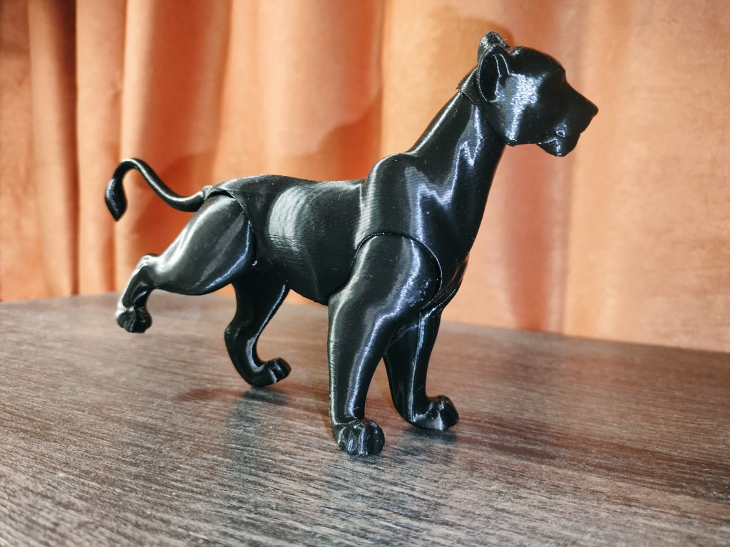 OmegaLionessVY's tweet photo. Finally I did it!! The toy with the movable paws, head and tail :3 It's the first testing model. Planning to add more joints in the future and color it :3 

#toy #movabletoy #BJD #animal #figure #3dprint #print #plastic #resin #printing #lion #feral #thelionking #lion #lioness https://t.co/iEyVaKKeR1