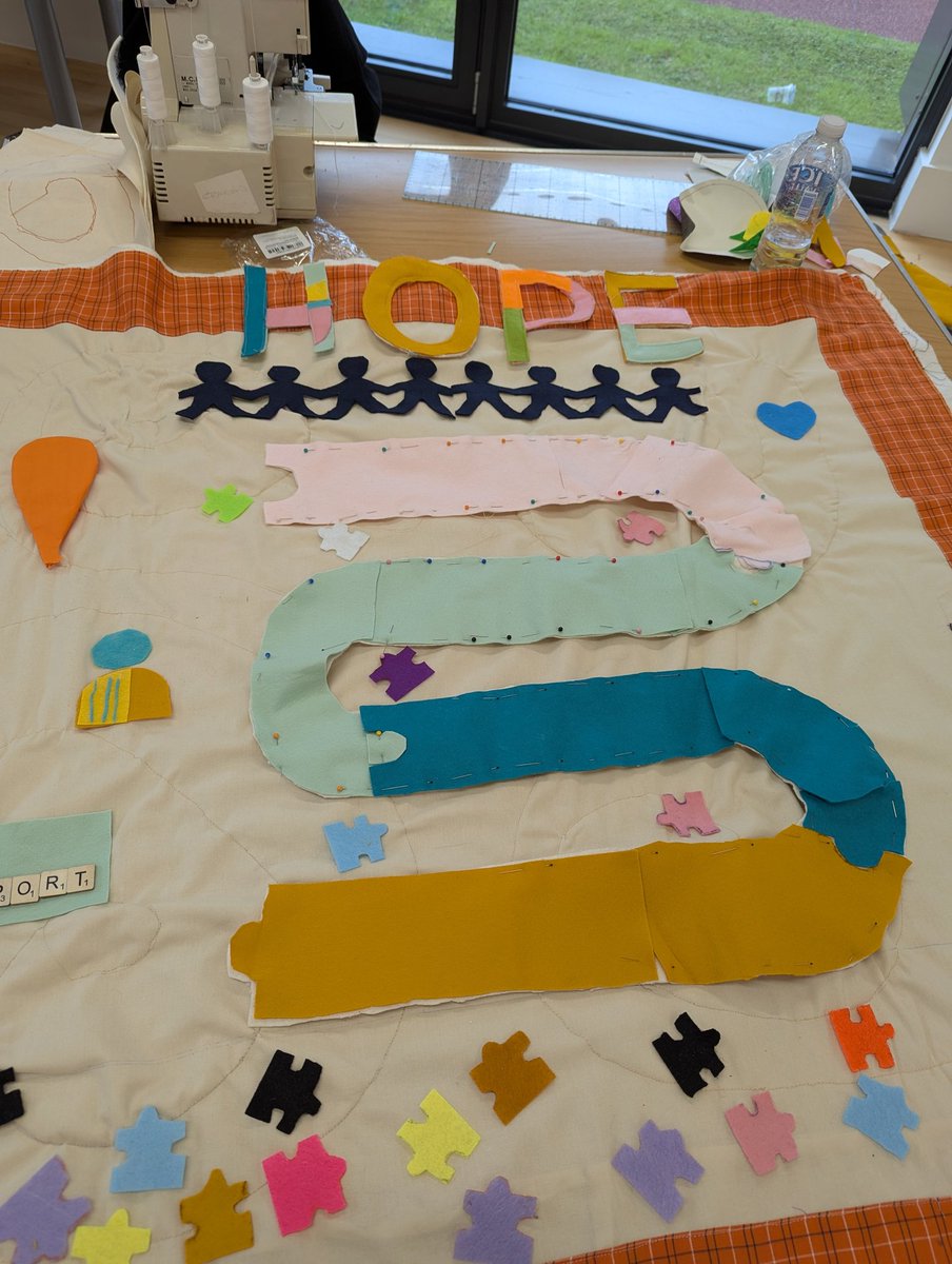 InTheKnowInv's tweet image. #ThreadsofHope
Our peer support journey sewing  threads of Hope walking alongside each other nearly complete jigsaw 🧩 pieces of life  that don&apos;t fit lived experience hand in hand we are finding hope and strength so enjoying the skills of our journey.2 weeks till completion wow