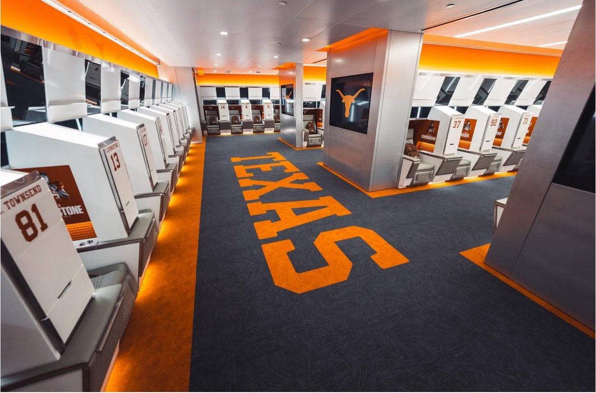 ontexasfootball's tweet photo. The new Texas locker room looks AWESOME 🔥🤘

📸 via texasfootball IG https://t.co/N8PD8MAbwa