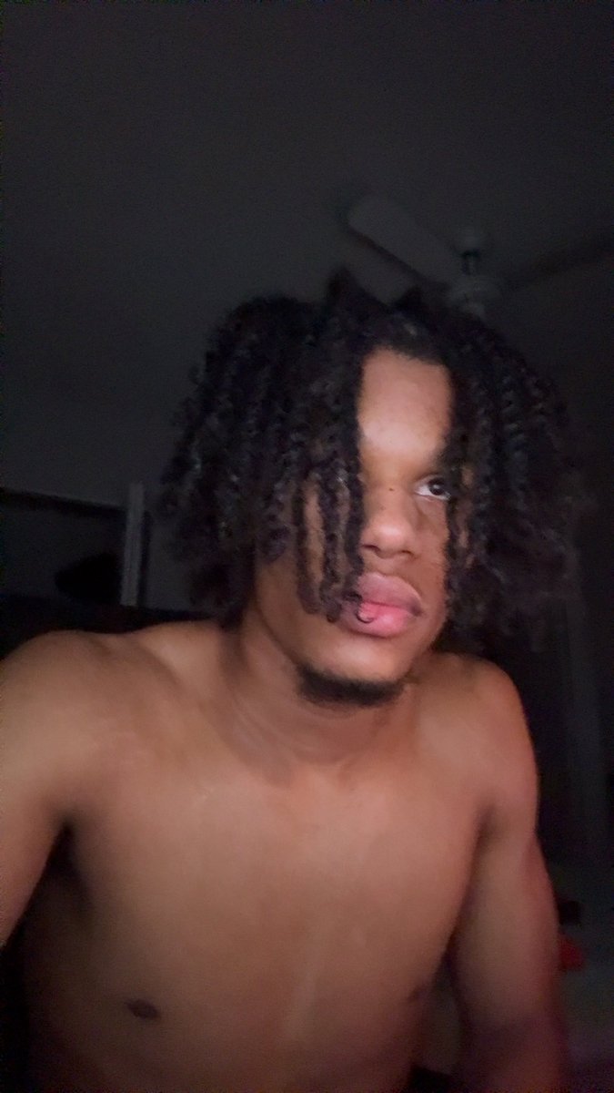 Eznus's tweet photo. Me bored asl https://t.co/QCsEJuznXA