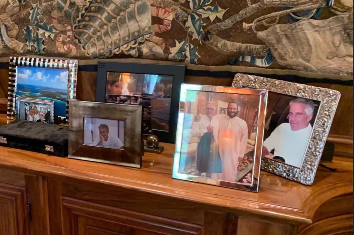 الصورة التي ظهر فيها محمد بن سلمان مع #جيفري_إبستين تتفق مع شخصيته التي تتبنى تدمير قيم الشعب وتفكيك الأسرة وتطبيع الفساد السلوكي، ولعل افتضاح علاقته "الشخصية" مع إبستين يكون باعثا لكل مشفق على قيم الشعب وأخلاقه أن يتخذ موقفا صارما تجاه برامجه التخريبية ويسعى لتحصين أبناءنا