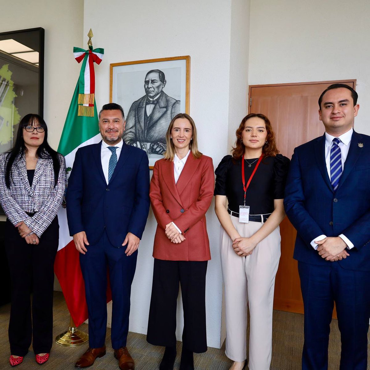 Paloma Palacios González (@paloma__pg) on Twitter photo Impulsamos a Querétaro como actor clave en mecanismos regionales de cooperación.
🇲🇽🤝🌐
Me reuní con <a href="/RobertoDeLeonHu/">Roberto De León H</a>, Jefe de Oficina del Canciller, y <a href="/dcamara_mx/">Daniel Cámara Avalos</a>, DGOMRA de <a href="/SRE_mx/">Relaciones Exteriores</a>, para fortalecer la participación del estado en la internacionalización del Plan México. Impulsamos a Querétaro como actor clave en mecanismos regionales de cooperación.
🇲🇽🤝🌐
Me reuní con <a href="/RobertoDeLeonHu/">Roberto De León H</a>, Jefe de Oficina del Canciller, y <a href="/dcamara_mx/">Daniel Cámara Avalos</a>, DGOMRA de <a href="/SRE_mx/">Relaciones Exteriores</a>, para fortalecer la participación del estado en la internacionalización del Plan México.