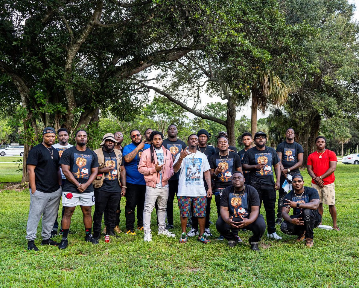 CoziestJay's tweet photo. Happy Heavenly G-Day Fam #LLKD🕊️❤️ https://t.co/RptP5sfnkV
