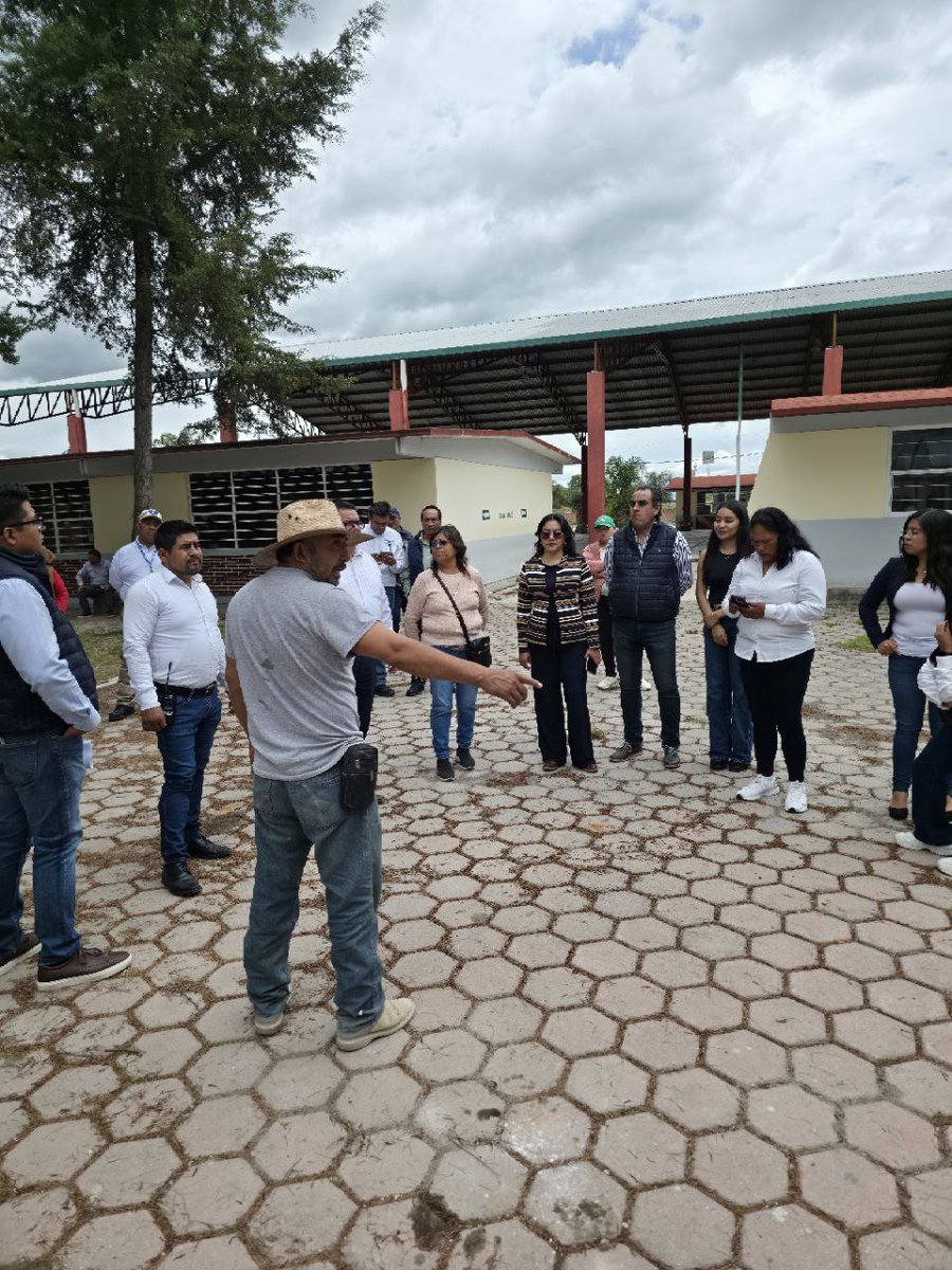 También, supervisamos los avances en la construcción del muro perimetral de la primaria Ignacio Zaragoza, una obra fundamental para garantizar mayor seguridad a nuestras niñas y niños en su escuela.

La educación merece espacios dignos y protegidos. 
Seguiremos atentos a que los