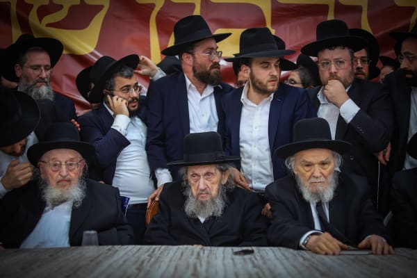 all_israel_news's tweet photo. Rabbi threatens ‘unprecedented struggle’ against IDF draft as first recruits of ultra-Orthodox brigade finish training https://t.co/XDjyMTMGg3

#Israel #HarediCommunity #IDFDraft #UltraOrthodox #DegelHaTorah #MilitaryService https://t.co/O2DfaRdj1G