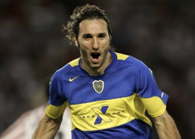 Nicoambrogi's tweet photo. ROLANDO SCHIAVI EN ESPN 

"Por más que se habla de un mánager, va a ser más de lo mismo, porque las decisiones las va a seguir tomando Román. todas las decisiones las toma él"

"No tenían peso Chicho y Raúl, la mano derecha era Chelo. El que tiene mejor llegada con los jugadores es el Chelo, el más confiable para los jugadores"

"El Consejo de Fútbol era Riquelme, por más que pongas figuritas adelante, es normal que ponga gente para que la critiquen y salvarse él"
