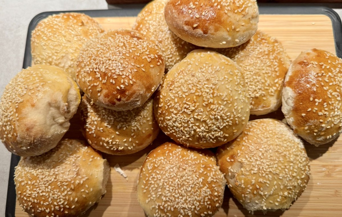 Anser frukostfrallan,  bemästrad. 
Har ta mig fan inte köpt färdigt bröd mer än någon enstaka gång sedan jag skrev tweeten 

Somliga bestiger berg - jag gör bröd