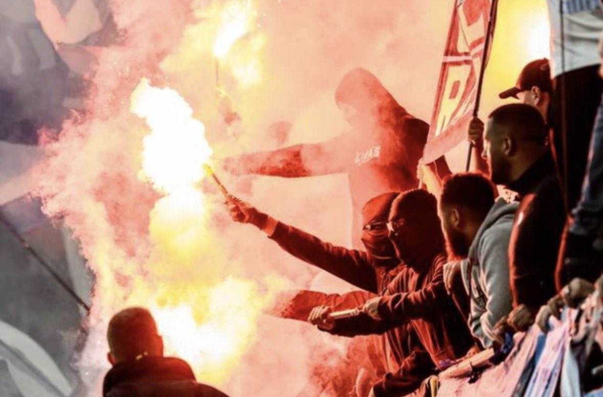ultras1899_'s tweet photo. Malmö FF - FC Copenhague #ultras #Malmo #norralaktarenmalmo #pyros #UltrasMalmö #SuprasMalmö #malmoeff #MFF #MFFFCK #UCL Q3 (05.08.25) https://t.co/cA19xbEBf3
