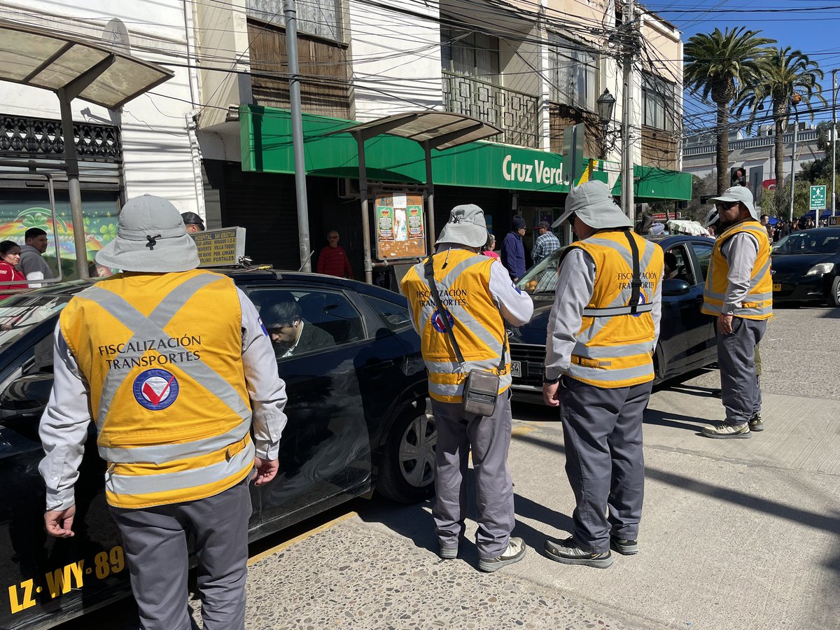 DPPLimari's tweet image. Operativo de seguridad en el centro de Ovalle 👏🏻🇨🇱
📍Una fiscalización conjunta entre Seremi de Seguridad, Carabineros, Municipio de Ovalle Delegación presidencial de Limarí y Seremi de Transportes; se desarrolló a lo largo de calle Benavente en Ovalle.