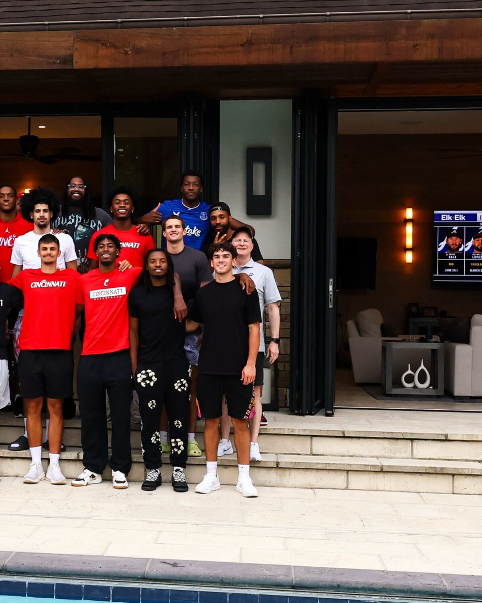 Cincinnati Men’s Hoops (@gobearcatsmbb) on Twitter photo 