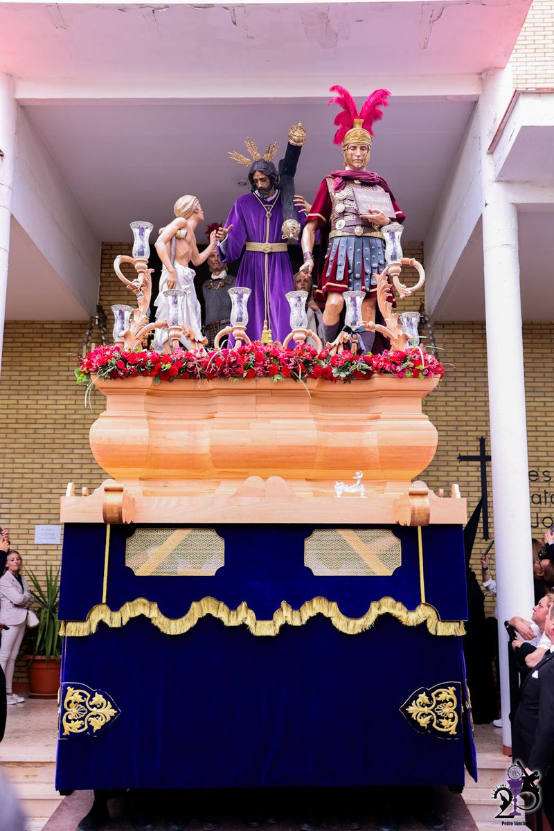 Estandarte de Sevilla (@estandartedesev) on Twitter photo 🟢 #EstandarteDS | En la tarde del pasado martes 5 de agosto, la <a href="/HdaDivinoPerdon/">Hermandad del Divino Perdón</a> formalizó, con los <a href="/HermanosFarfan/">Hermanos Caballero ®️</a>, la continuidad de la siguiente fase de ejecución en la talla del paso de misterio
📸 Hdad.
#XXVDivinoPerdón 🟢 #EstandarteDS | En la tarde del pasado martes 5 de agosto, la <a href="/HdaDivinoPerdon/">Hermandad del Divino Perdón</a> formalizó, con los <a href="/HermanosFarfan/">Hermanos Caballero ®️</a>, la continuidad de la siguiente fase de ejecución en la talla del paso de misterio
📸 Hdad.
#XXVDivinoPerdón