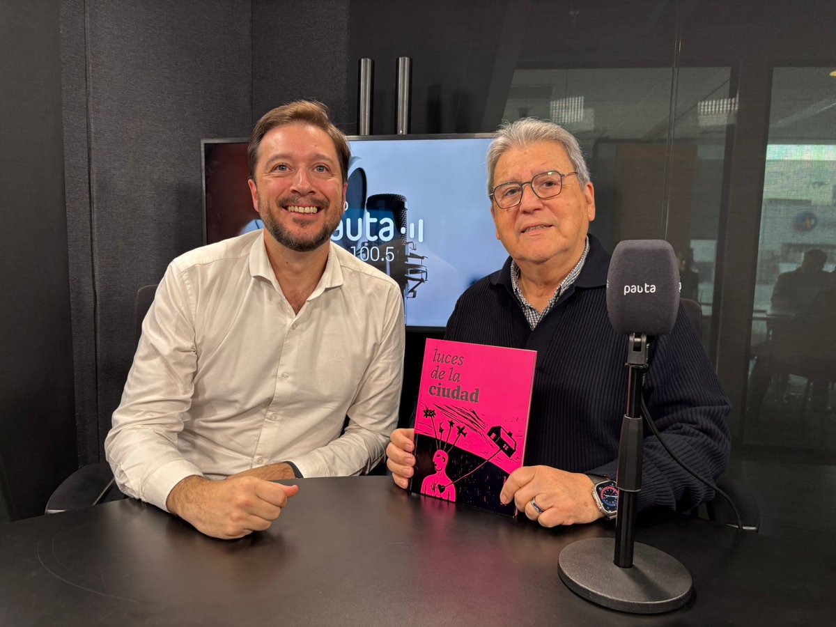 deficitcero's tweet photo. 🟣 Ya se encuentra en los estudios de Radio @Pauta_cl el periodista, locutor y docente, Sergio Campos, para dar vida a un nuevo capítulo de #ParaAyer.
Lidera esta conversa sobre la casa, el barrio y la ciudad: @sebastianbowen.
🎙️ En vivo en: https://t.co/hxYV0dGfyG https://t.co/k6qNDI4tCt