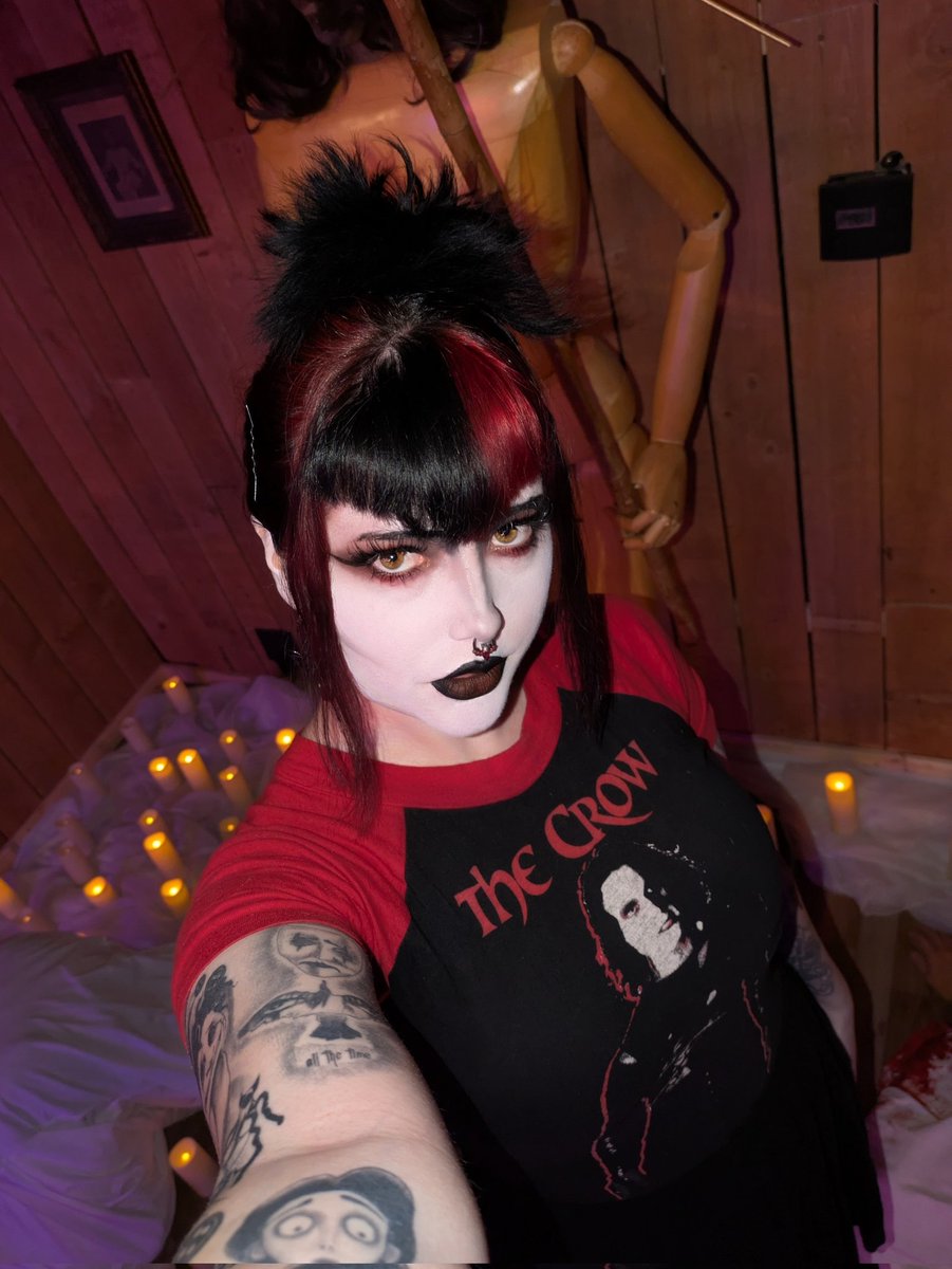 just chilling in my room! ☺️