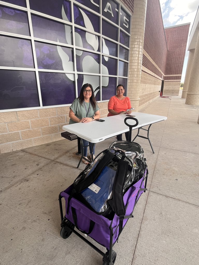 AragonWildcats's tweet photo. Reading backpacks are stuffed and distributed to our Wildcats! 💜 We are grateful to have the opportunity to get books into our students’ hands. 📚🎒 #WildcatExcellence @JackieLoyd @DrHBergman #CFISDspirit https://t.co/HowjamdBS0