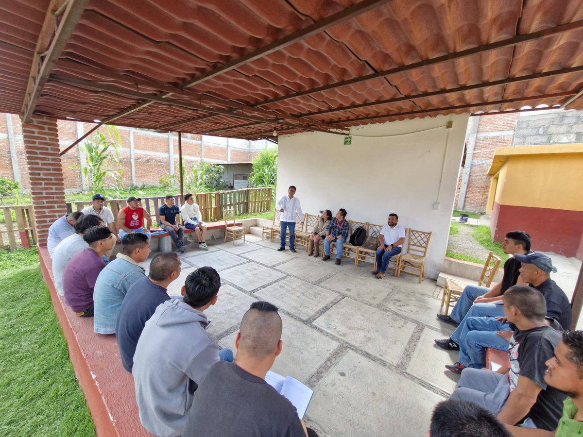 Visitamos el Centro Manresa en Acolman junto a alcaldías, Diócesis de Xochimilco y SEGOB.

Acompañamos a jóvenes que, con el Programa Manresa, sanan su historia y reconstruyen comunidad.
 #DiálogoNacional