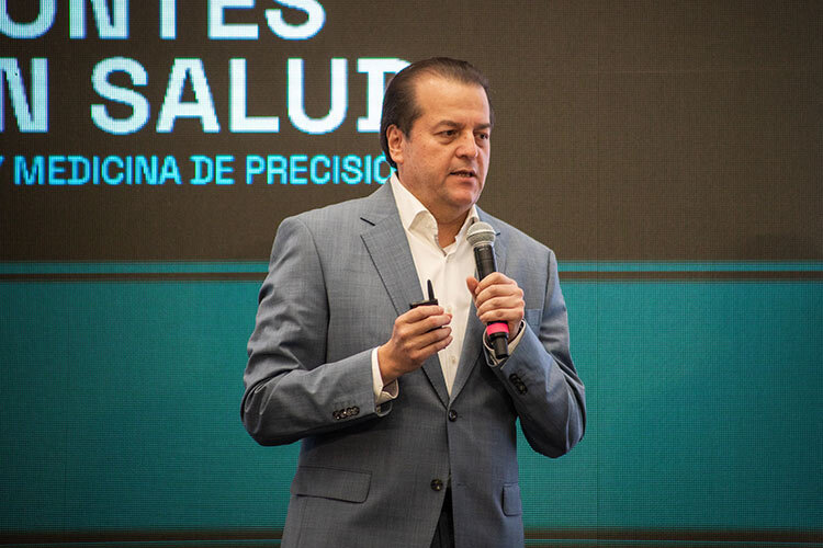 TecScience (@tecscience_) on Twitter photo La medicina de precisión no trata a todos por igual: busca el procedimiento adecuado para cada persona, con base en su información genética y bioquímica.
Durante el foro The Next Decade, Luis Herrera, decano de la <a href="/emcs_tecdemty/">Escuela de Medicina y Ciencias de la Salud</a>, destacó que avanzar hacia este modelo requiere La medicina de precisión no trata a todos por igual: busca el procedimiento adecuado para cada persona, con base en su información genética y bioquímica.
Durante el foro The Next Decade, Luis Herrera, decano de la <a href="/emcs_tecdemty/">Escuela de Medicina y Ciencias de la Salud</a>, destacó que avanzar hacia este modelo requiere